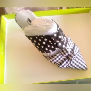 Gianni Bini black and white heels, never worn, 6 1/2